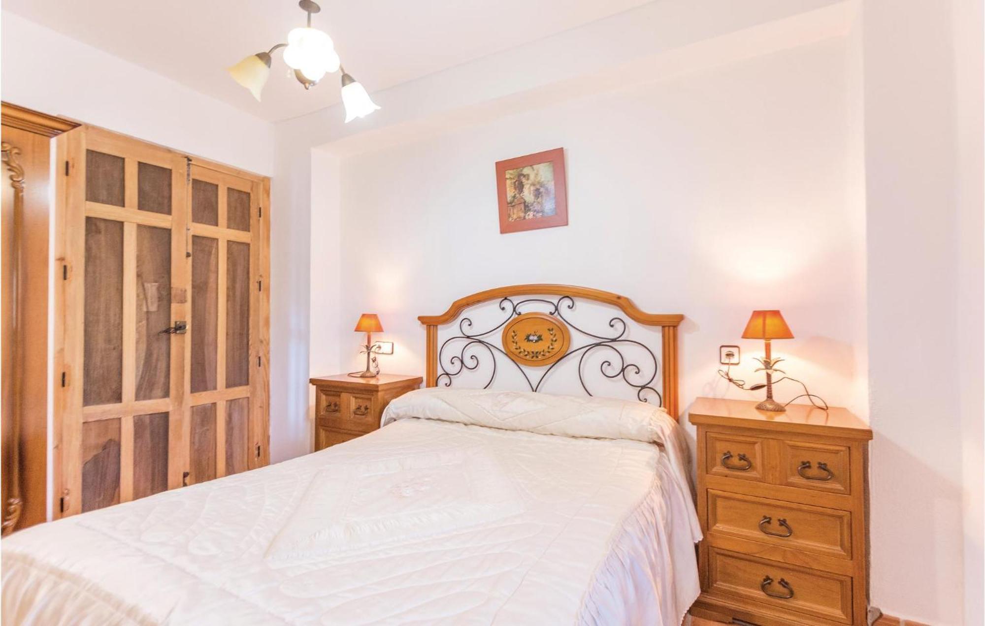 8 Bedroom Lovely Home In 이즈나얄 외부 사진