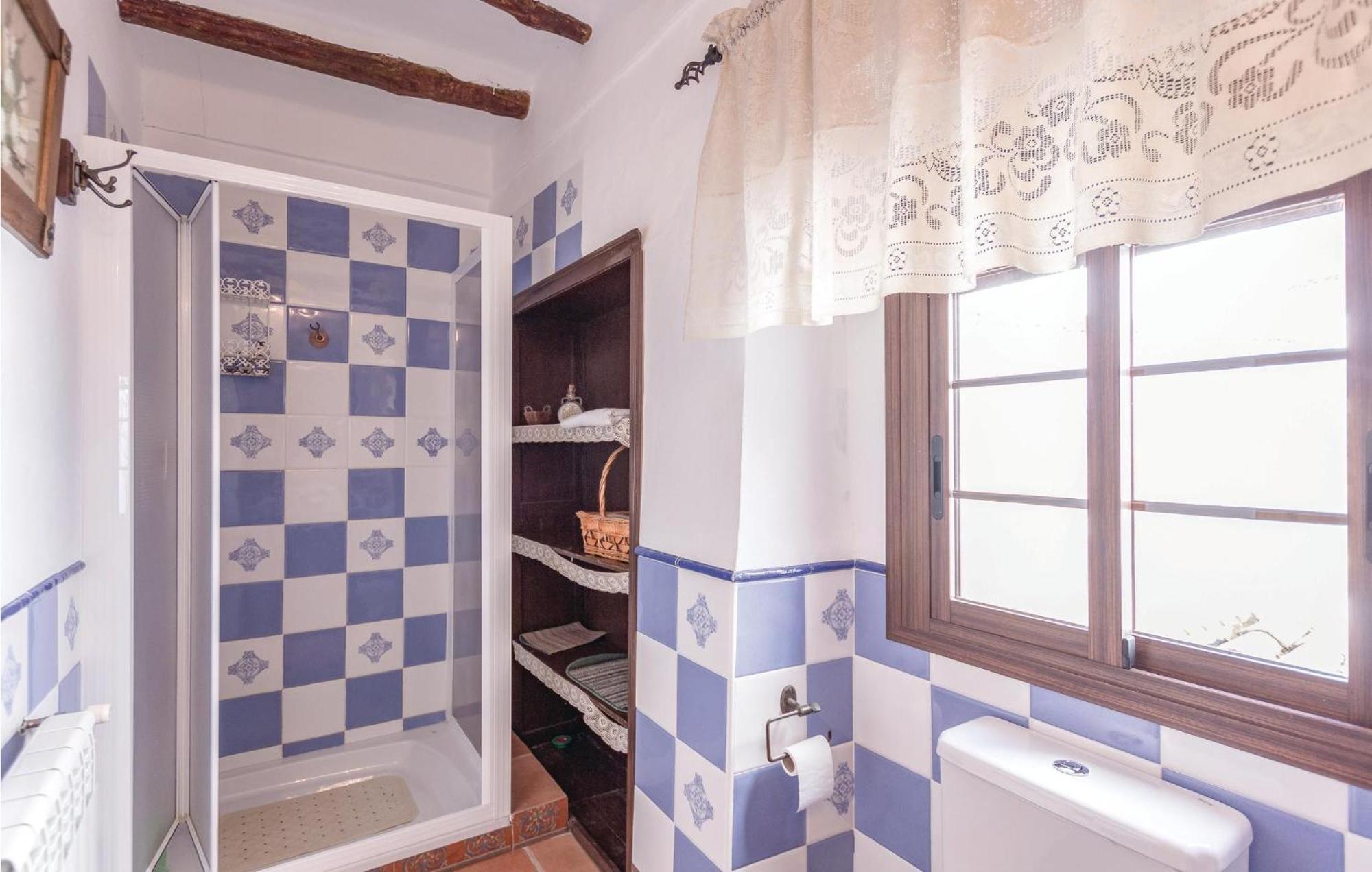 8 Bedroom Lovely Home In 이즈나얄 외부 사진